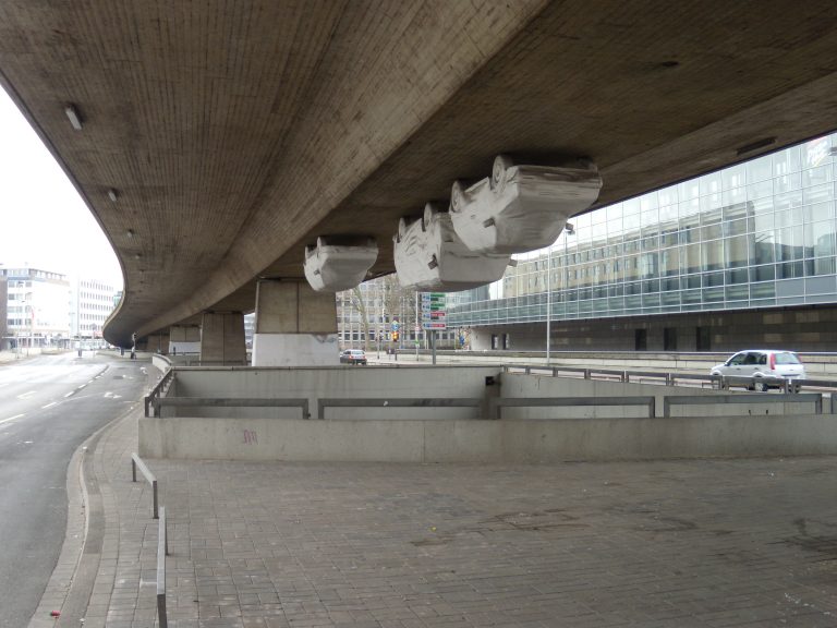 Autoskulptur Raschplatzhochstraße